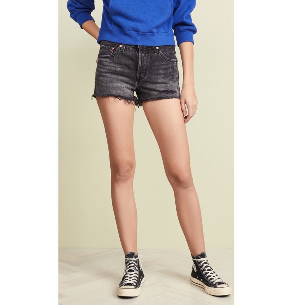 Levi's 501 Shorts in Trashed Black Size 26